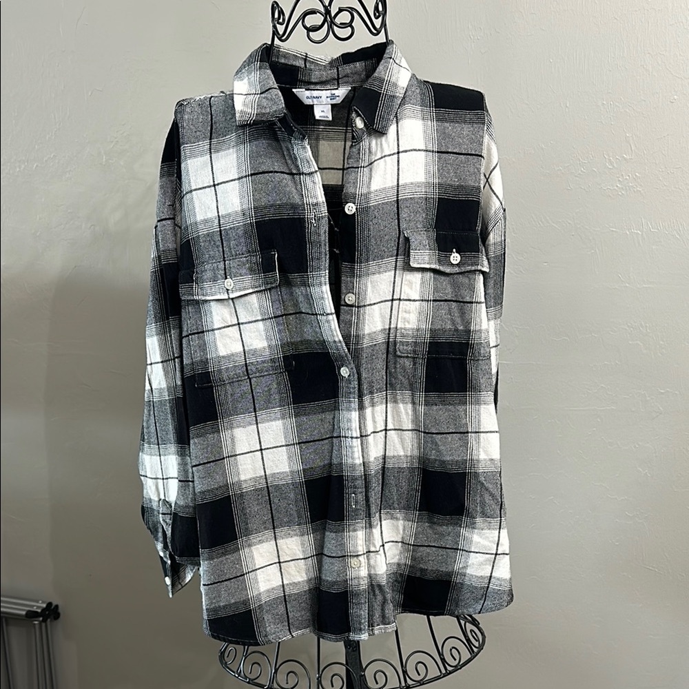 Old Navy Black and White Plaid Button Down Shirt